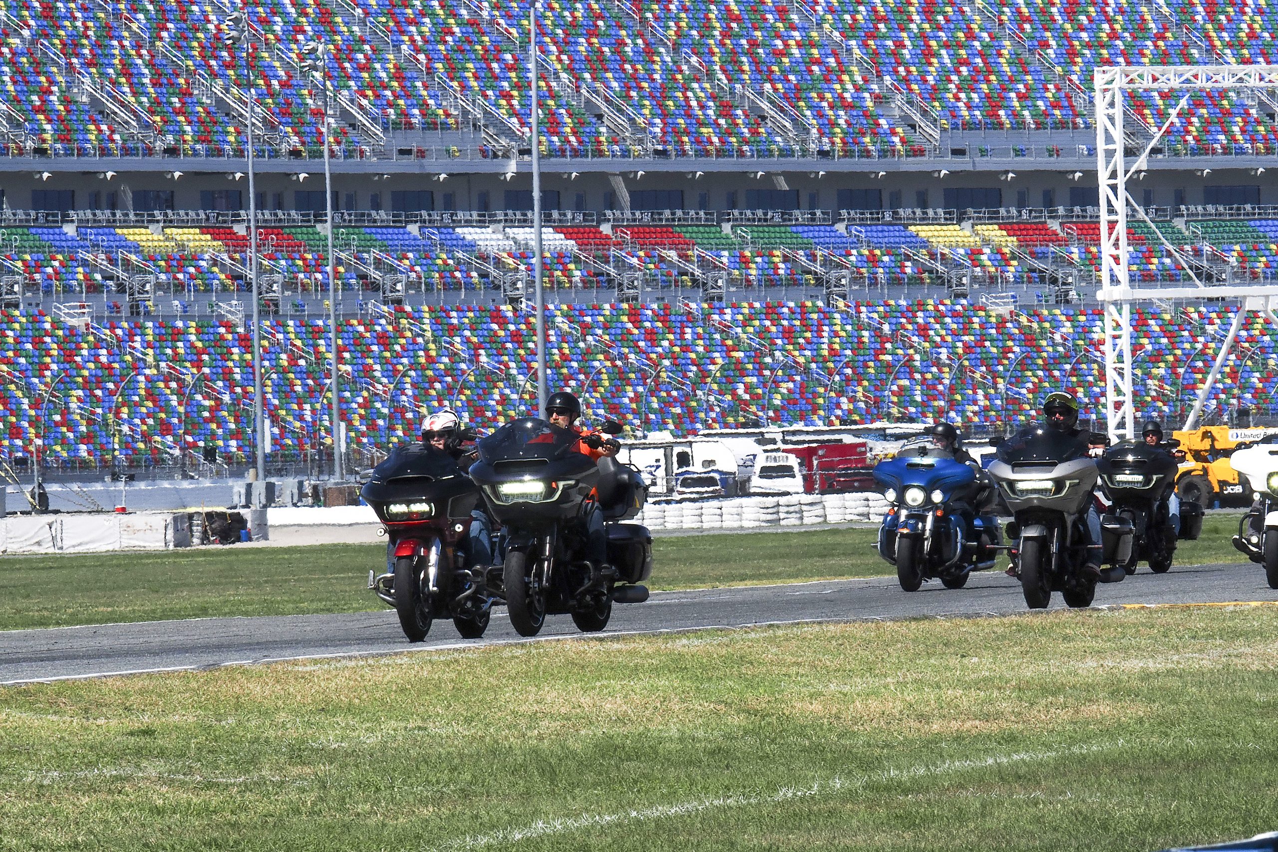 Cardo Parade Lap